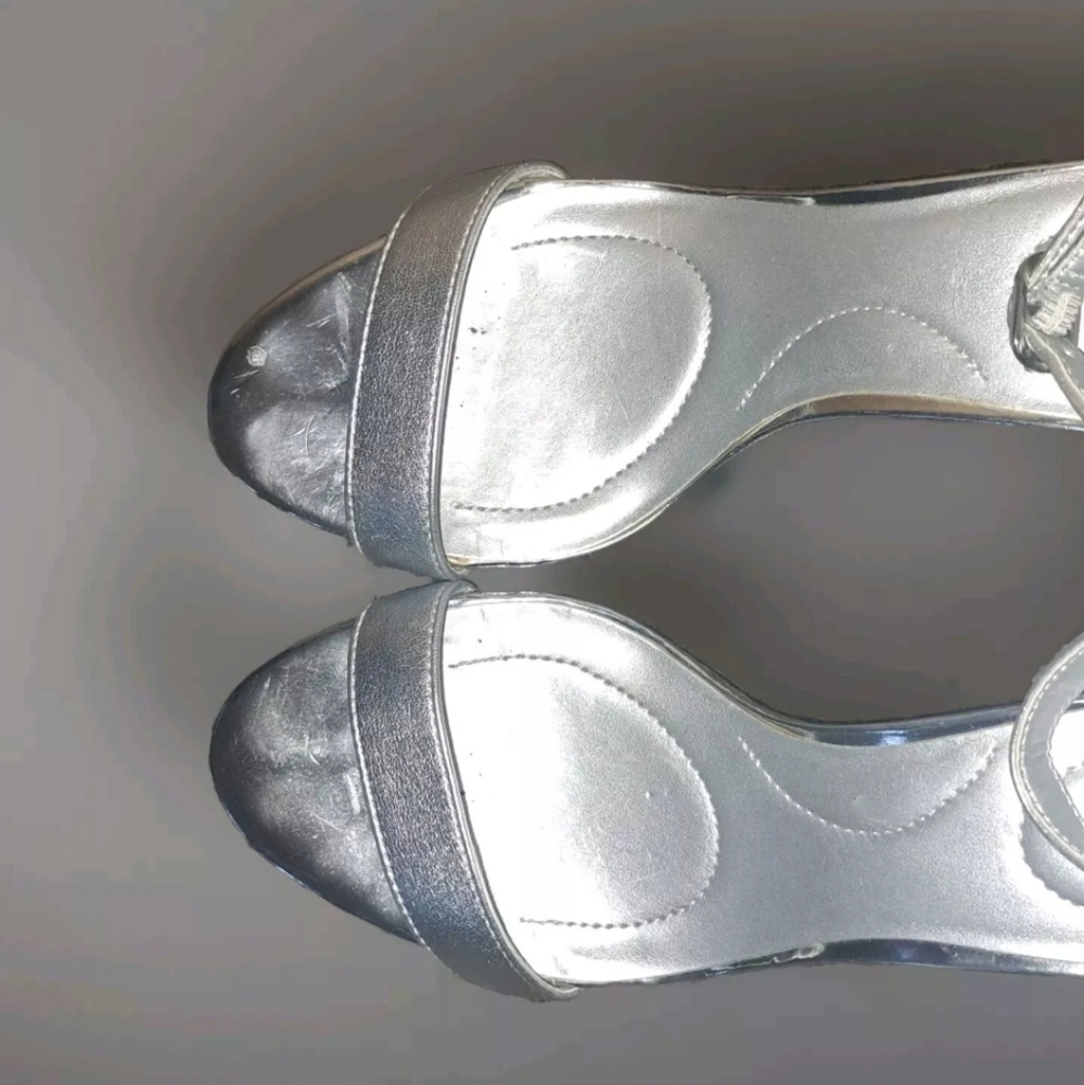 Bandolino Madia Silver Heels Size 6.5M Ankle Strap Metallic Grey Pumps SB5#17 - Picture 7 of 8